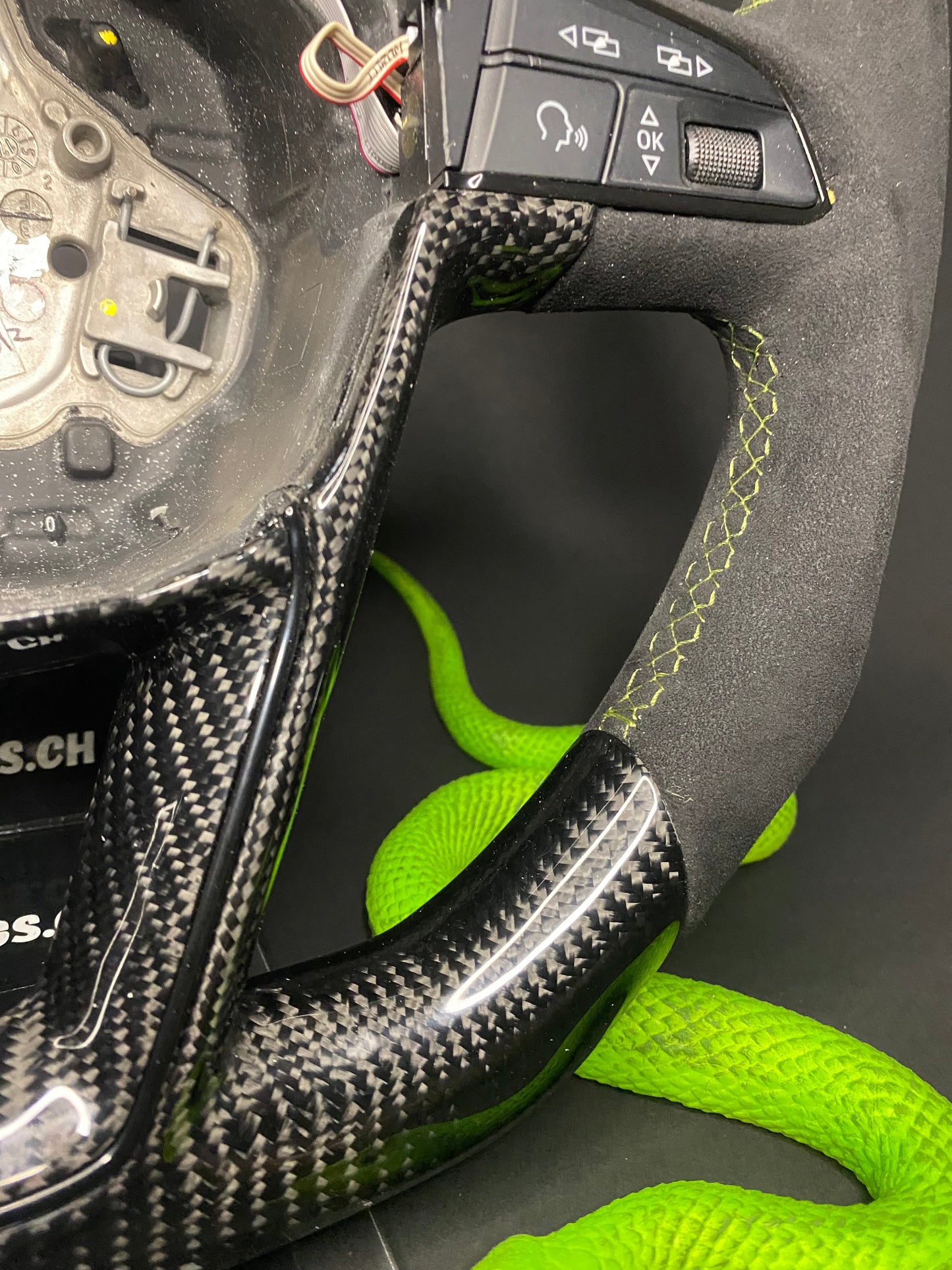 Seat Sport Steering Wheel Carbon (LED)