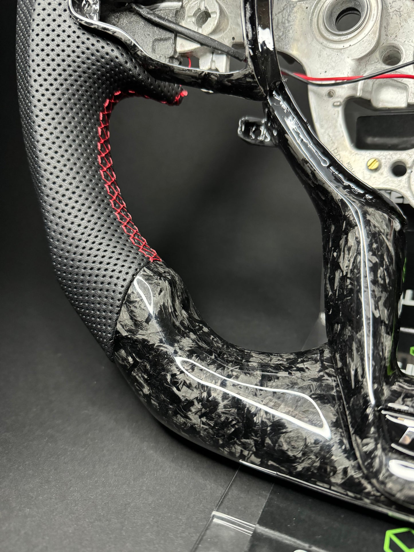 Hyundai Sports Steering Wheel Forged Carbon (LED)