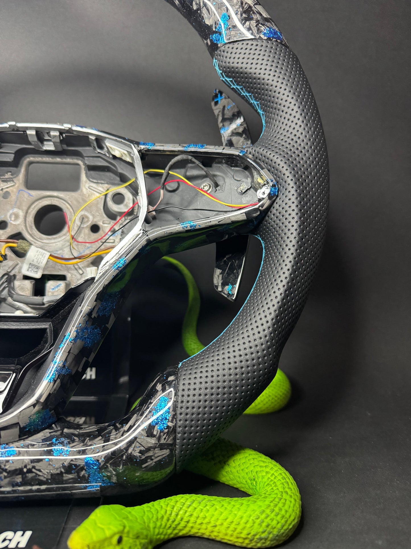 VW Golf 8 Sports Steering Wheel Forged Carbon Color Flakes (LED)