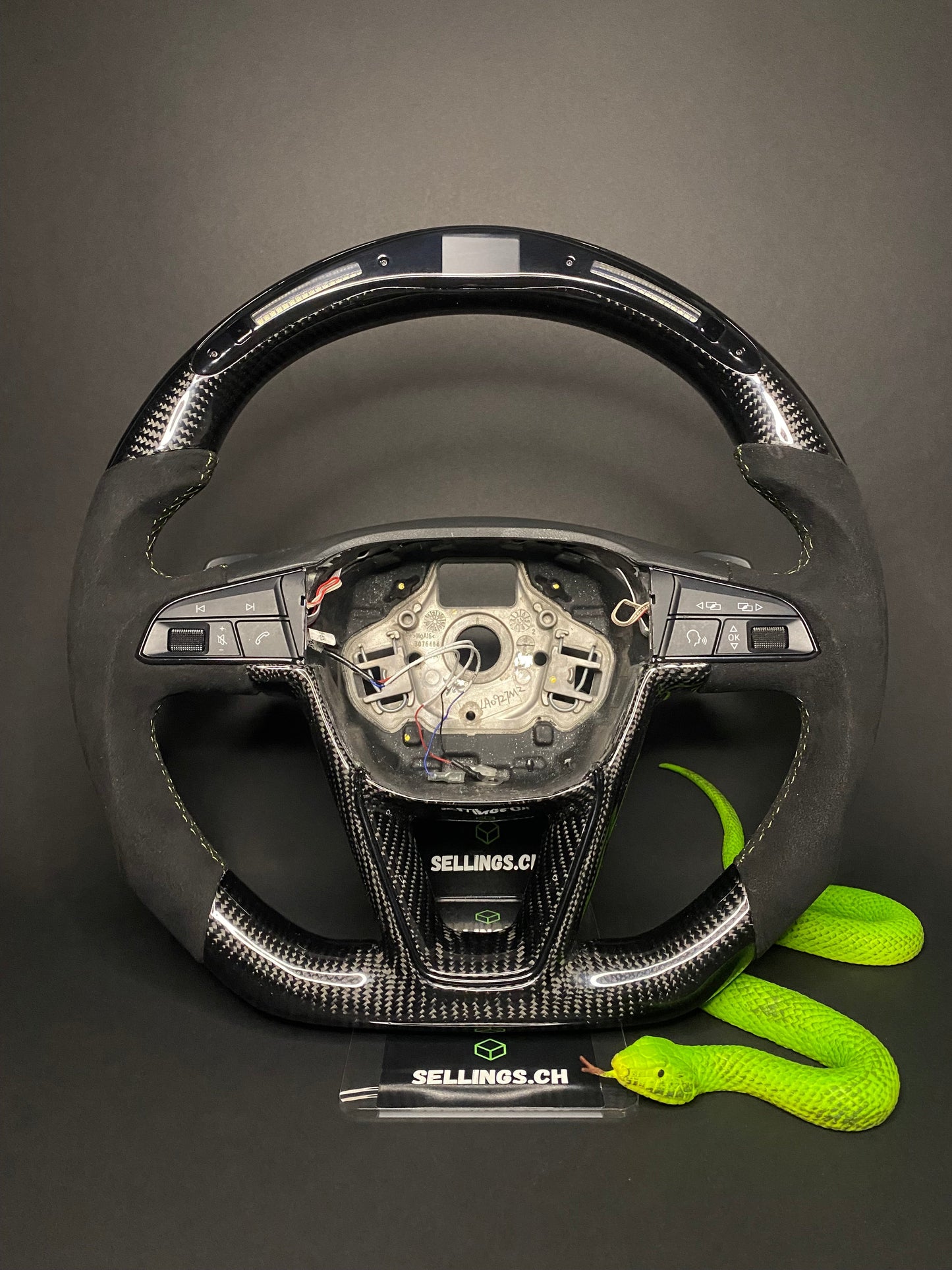 Seat Sport Steering Wheel Carbon (LED)