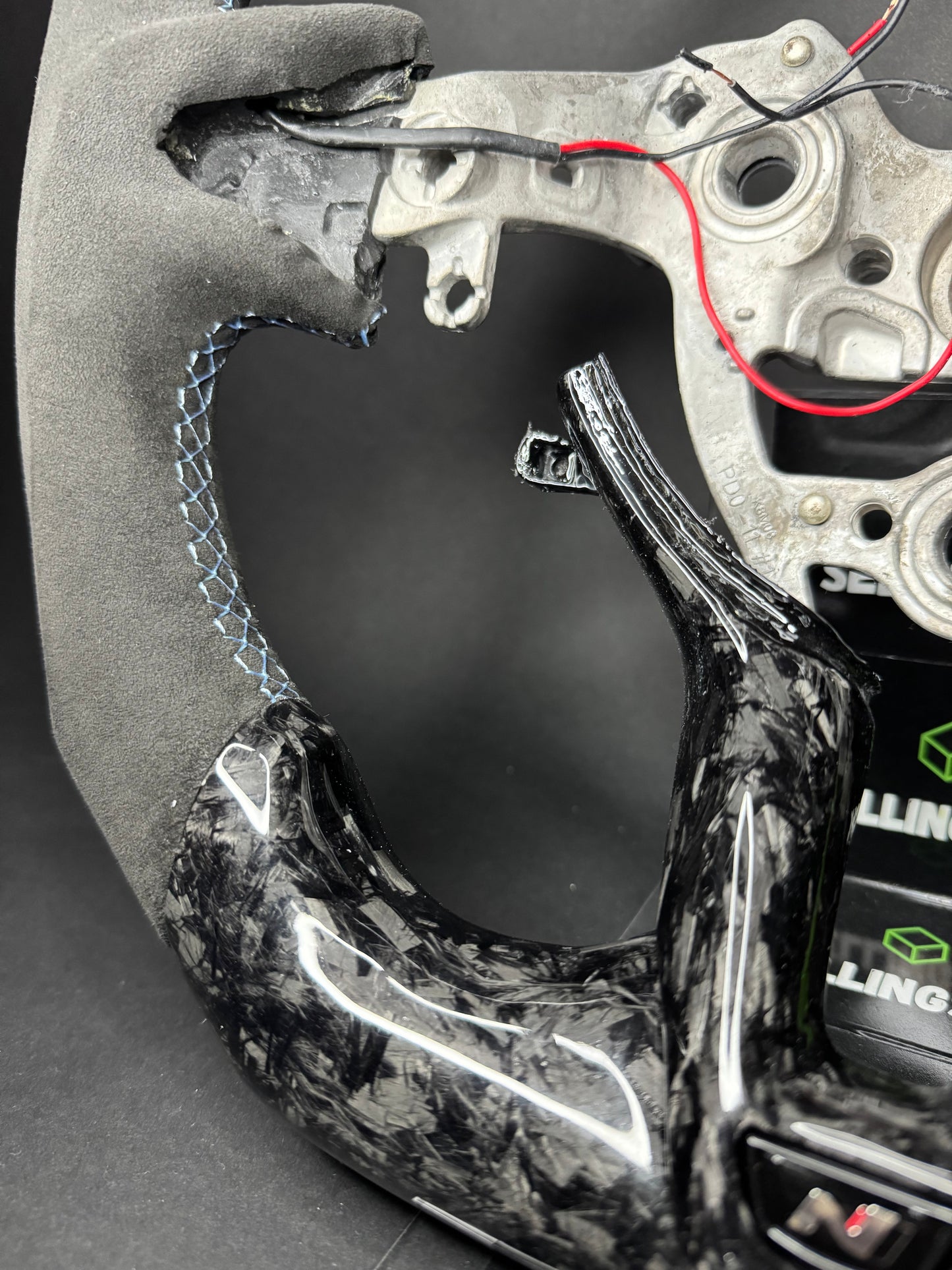 Hyundai Sports Steering Wheel Forged Carbon (LED)