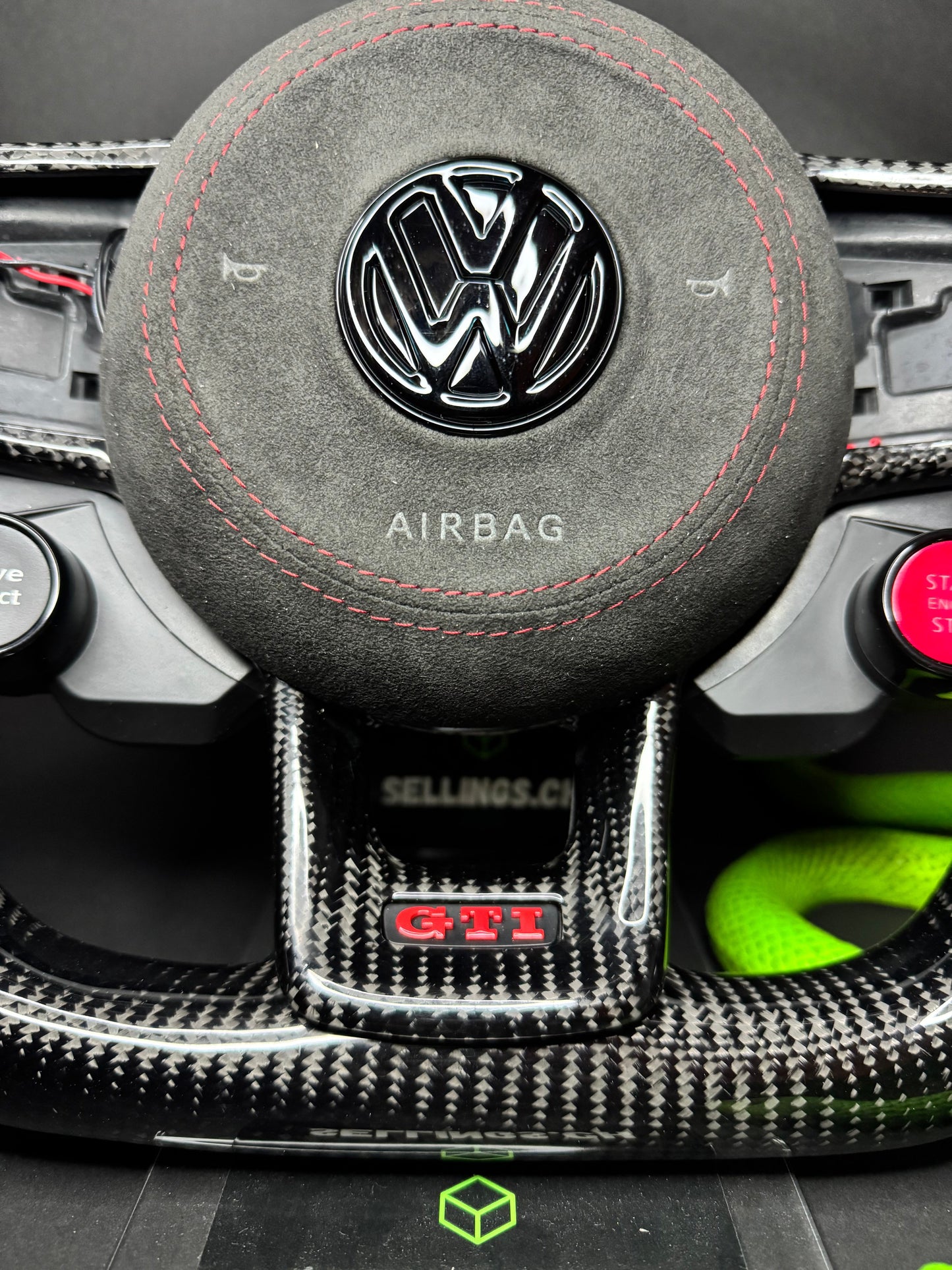 VW Golf 7/7.5 Sport Steering Wheel Carbon R8 (LED)