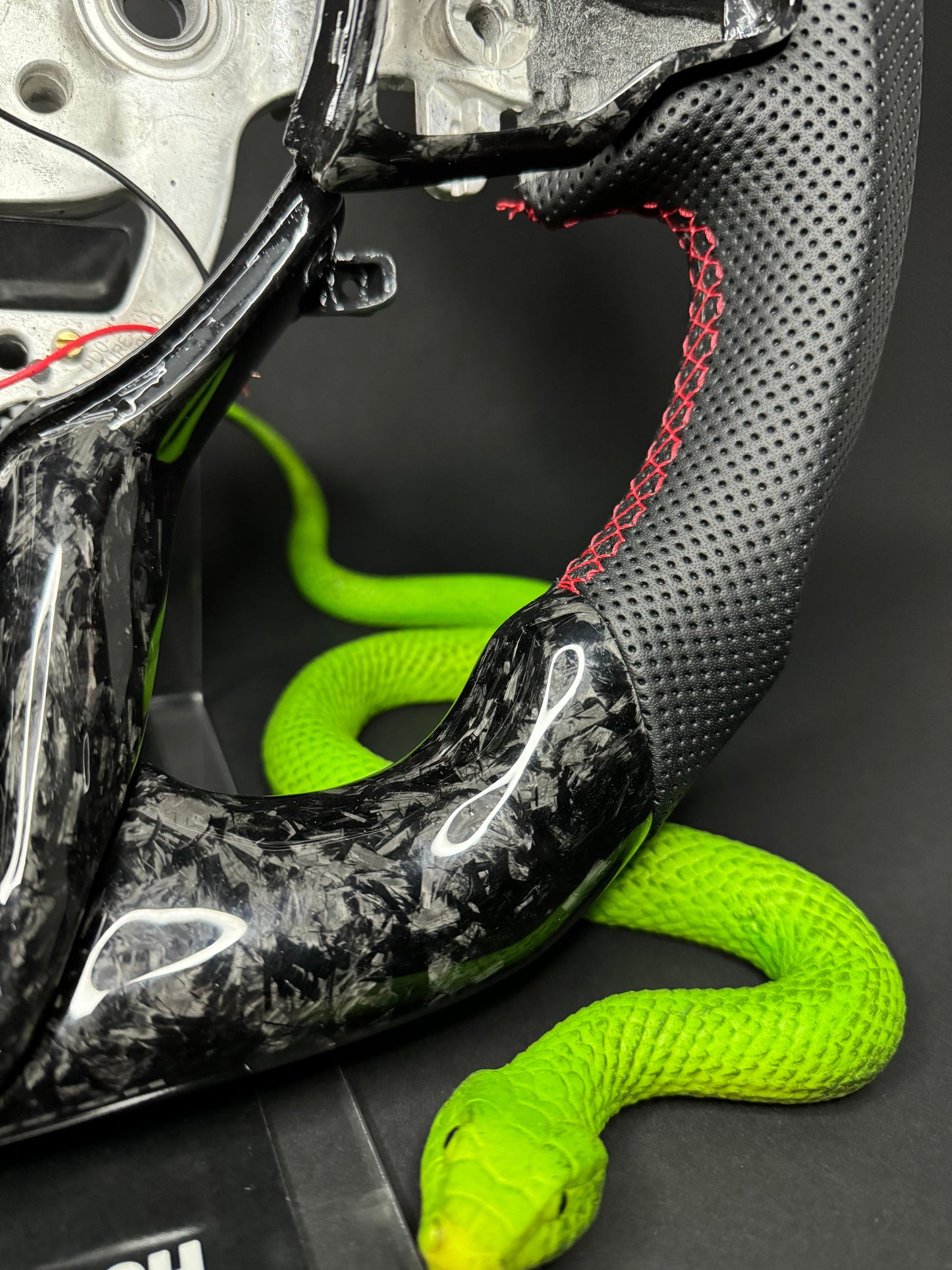 Hyundai Sports Steering Wheel Forged Carbon (LED)