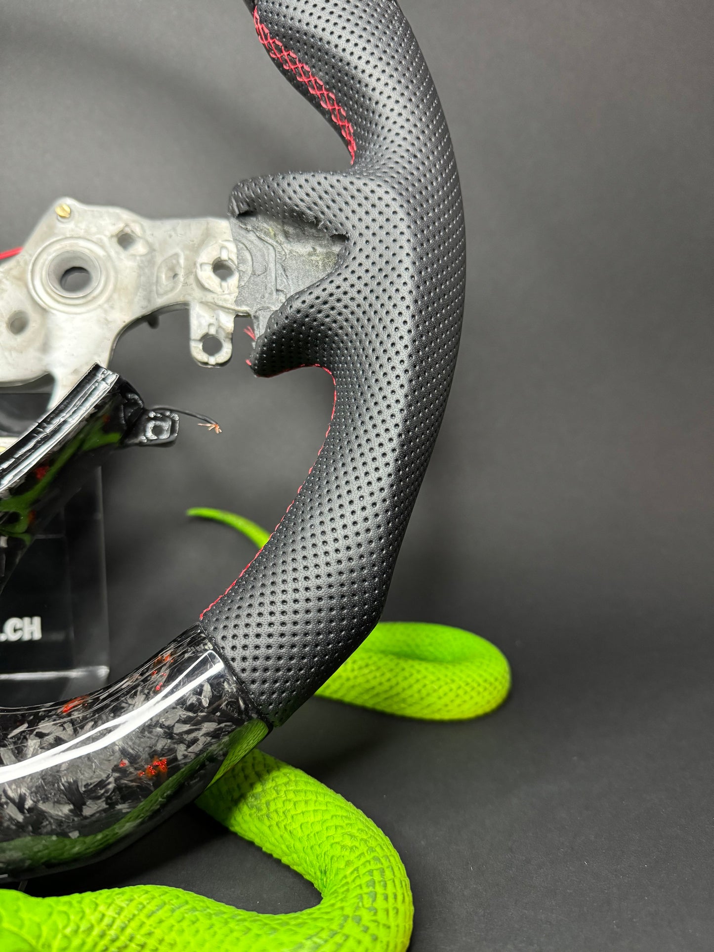 Hyundai Sport Steering Wheel Forged Carbon Color Splitter (LED)