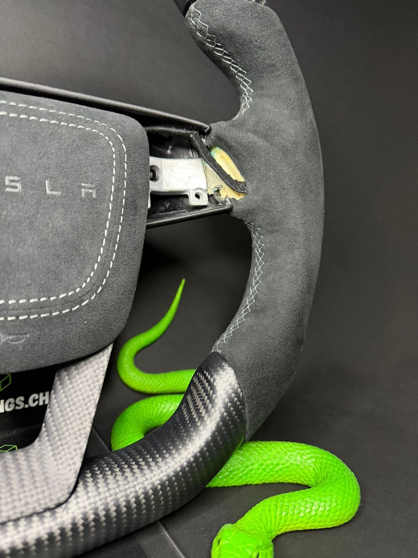 Tesla Sports Steering Wheel Carbon Matte