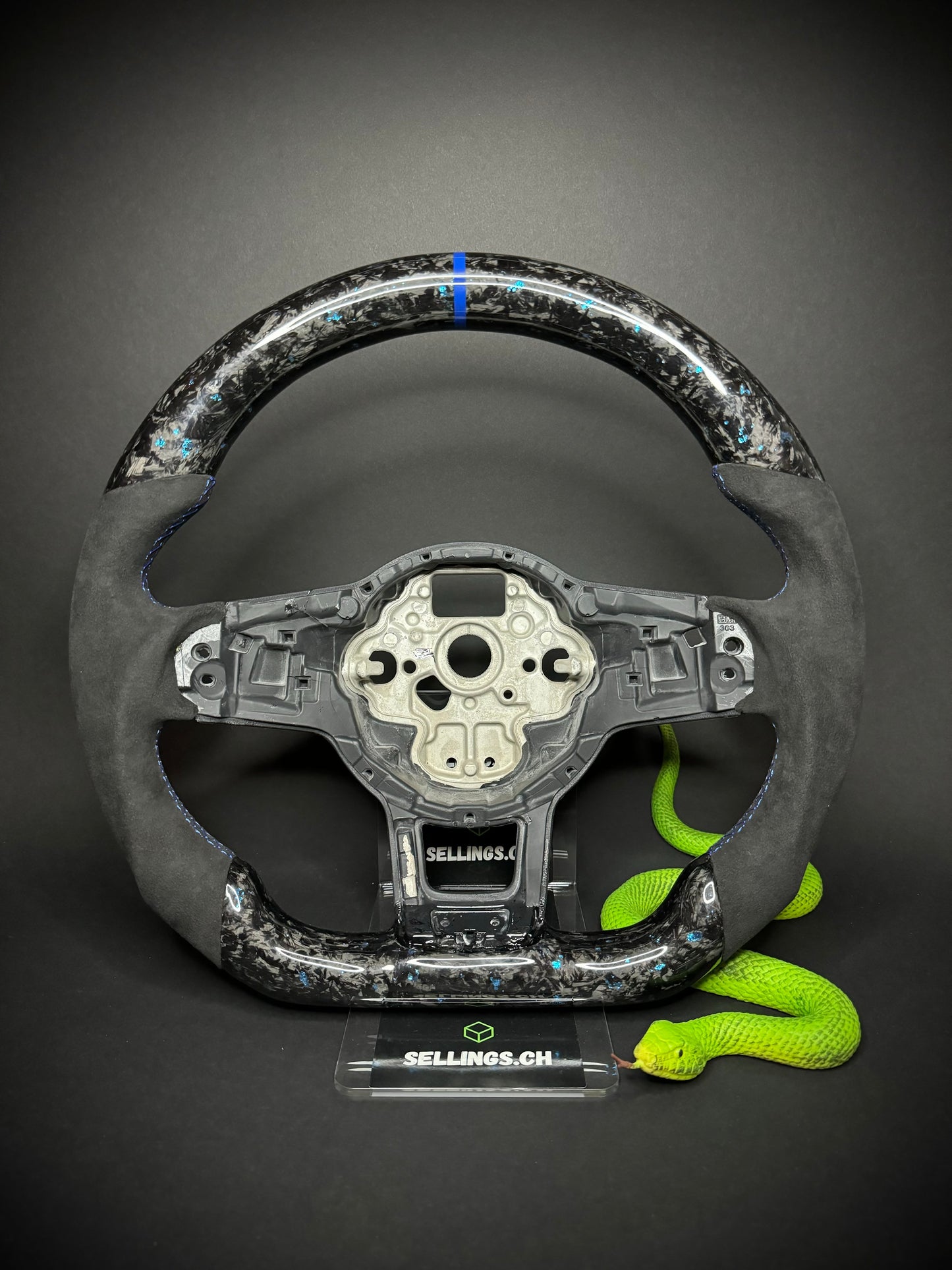 VW Golf 7/7.5 Sports Steering Wheel Forged Carbon Color Splitter