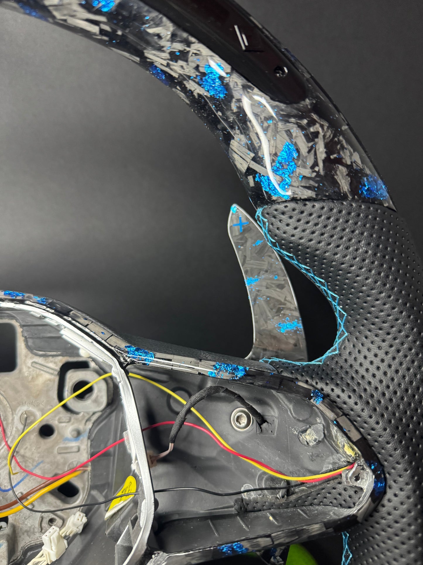 VW Golf 8 Sports Steering Wheel Forged Carbon Color Flakes (LED)