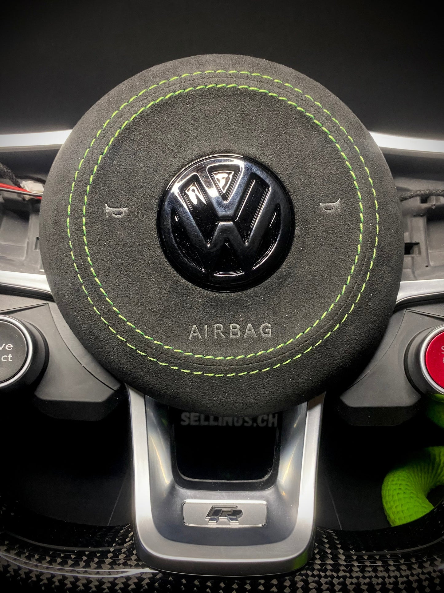 VW Golf 7/7.5 Sport Steering Wheel Carbon R8 (LED)